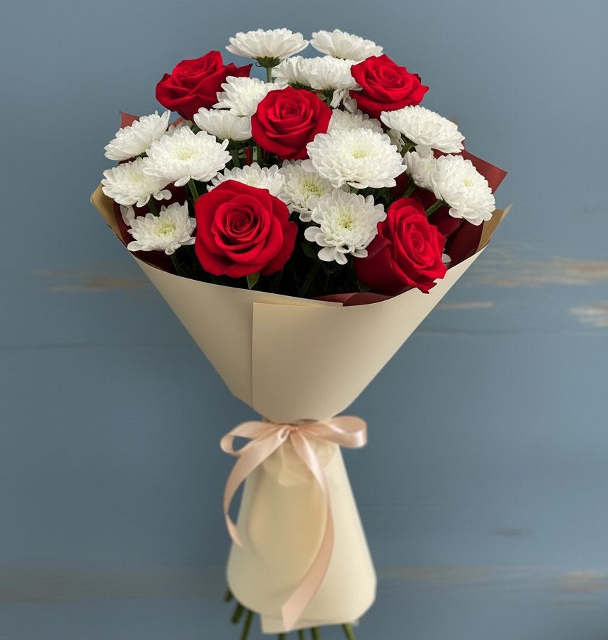 Букет цветов из: Розы и Хризантемы в Вершину Тёи