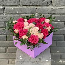Цветочная композиция из Розы в коробке в Вершину Тёи