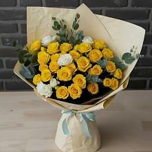 Букет цветов из:  Розы в Вершину Тёи