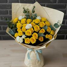 Букет цветов из:  Розы в Вершину Тёи