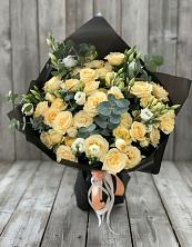 Букет цветов из:  Розы и Лизиантусы в Вершину Тёи