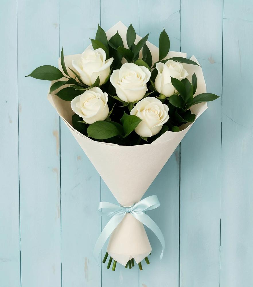 Букет цветов из: Розы в Вершину Тёи