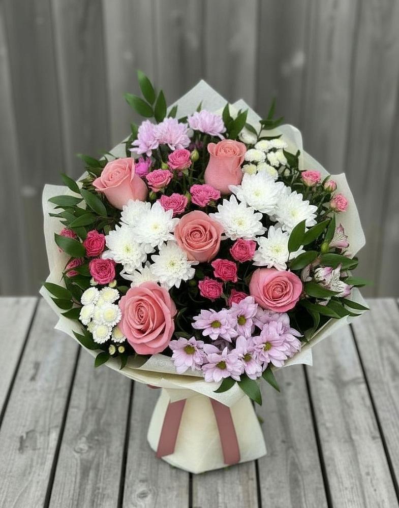 Букет цветов из: Альстромерии, Гвоздики, Розы и Хризантемы в Вершину Тёи