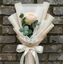 Букет цветов из:  Розы в Вершину Тёи