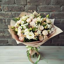 Букет цветов из:  Альстромерии, Розы и Хризантемы в Вершину Тёи