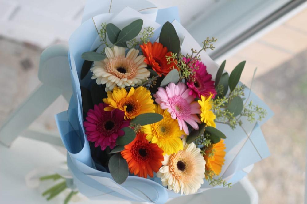 Букет цветов из: Герберы в Вершину Тёи