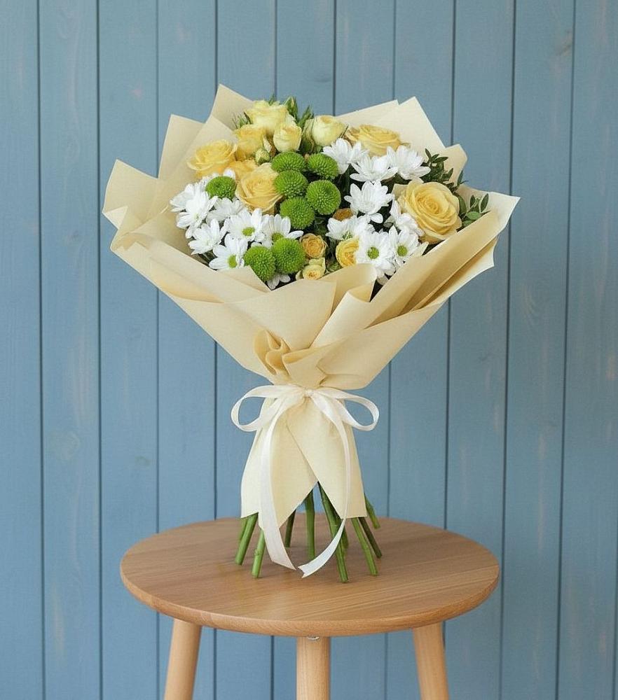 Букет цветов из: Хризантемы и Розы в Вершину Тёи