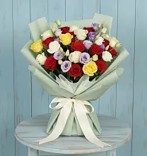 Букет цветов из:  Розы в Вершину Тёи