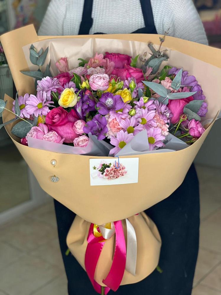 Букет цветов из: Хризантемы, Гвоздики и Альстромерии в Вершину Тёи