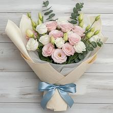 Букет цветов из:  Лизиантусы в Вершину Тёи