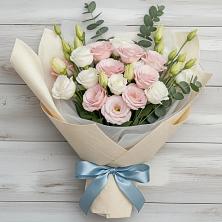 Букет цветов из:  Лизиантусы в Вершину Тёи