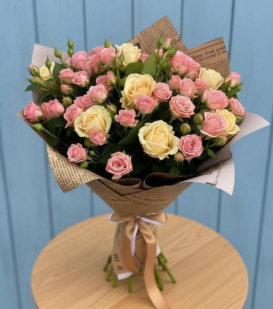 Букет цветов из: Розы в Вершину Тёи