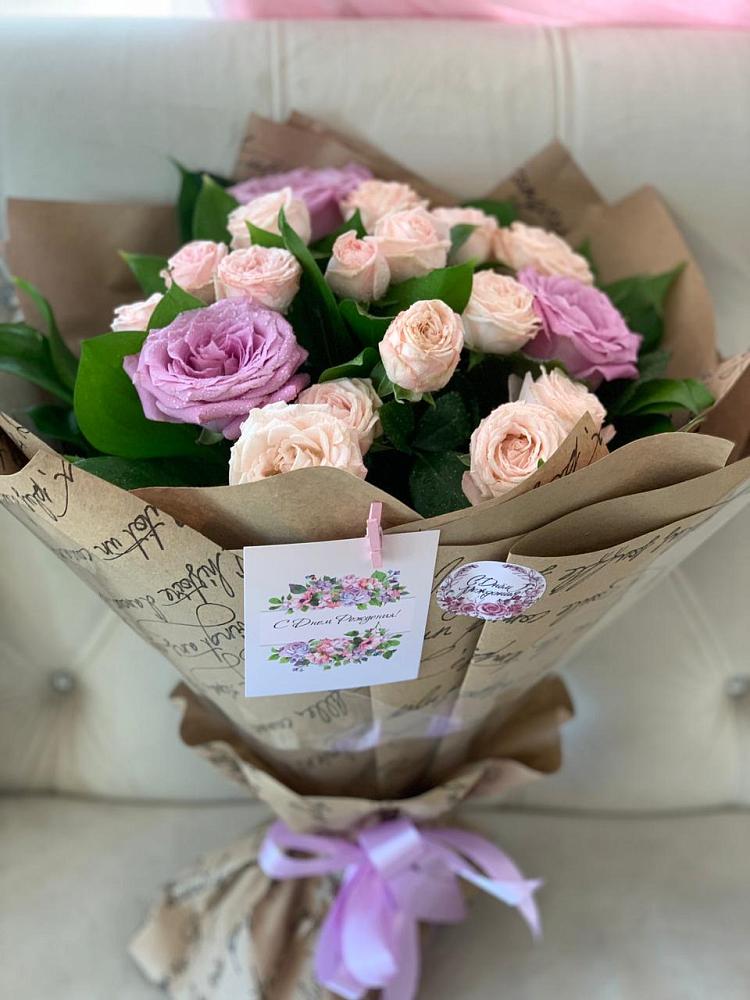 Букет цветов из: Розы в Вершину Тёи