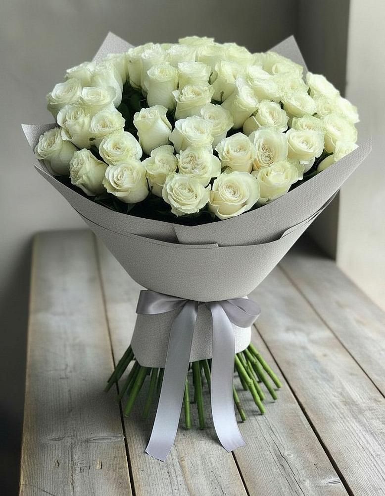 Букет 35 Белых роз в Вершину Тёи