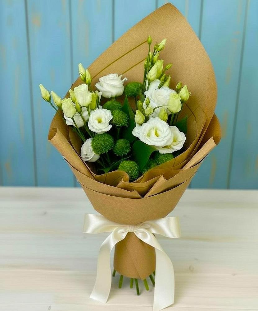 Букет цветов из: Хризантемы и Лизиантусы в Вершину Тёи