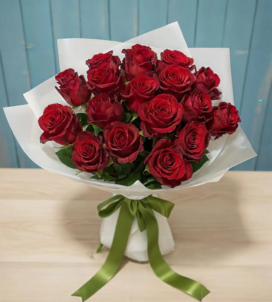 Букет Красные розы в Вершину Тёи
