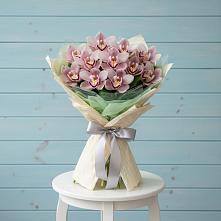 Букет цветов из:  Орхидеи и Розы в Вершину Тёи