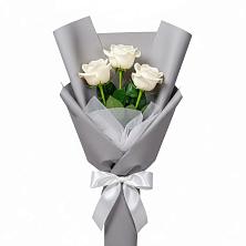 Букет 3 белые розы в Вершину Тёи