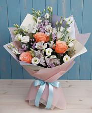 Букет цветов из:  Лизиантусы, Розы, Альстромерии и Гипсофила в Вершину Тёи