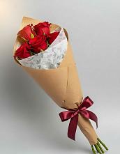 Букет цветов из:  Розы в Вершину Тёи
