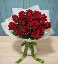 Букет Красные розы в Вершину Тёи