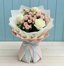 Букет цветов из:  Розы в Вершину Тёи