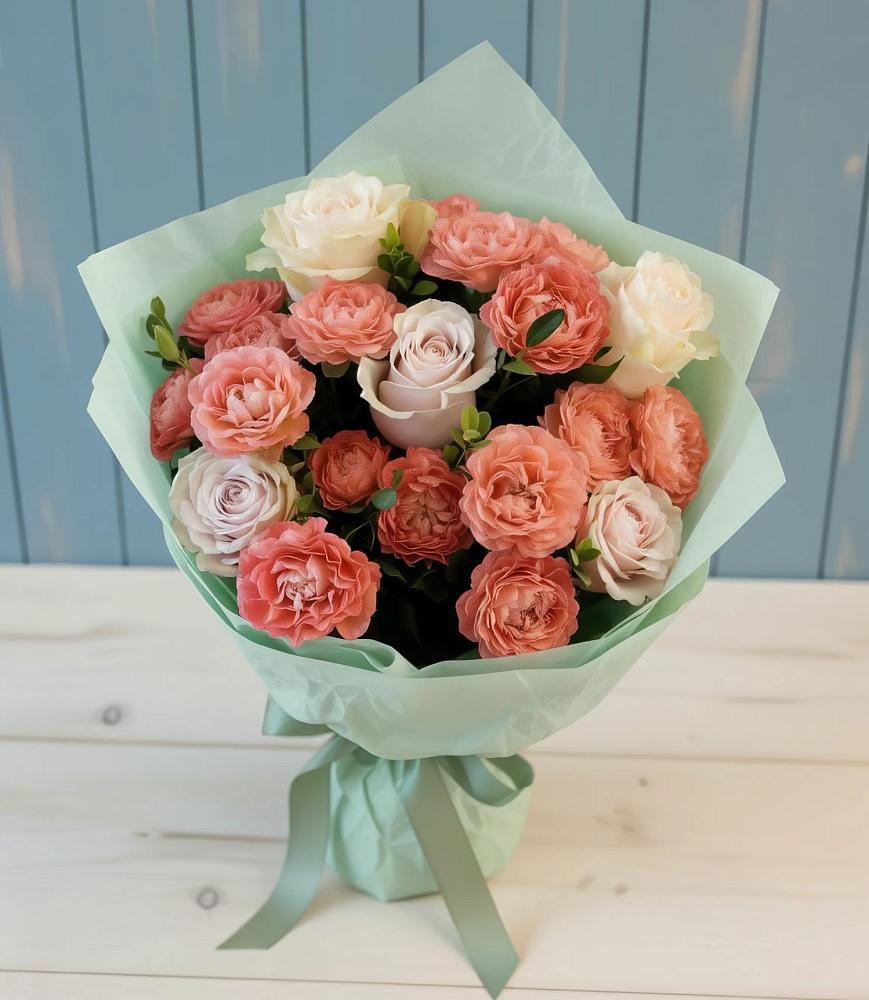 Букет цветов из: Розы в Вершину Тёи