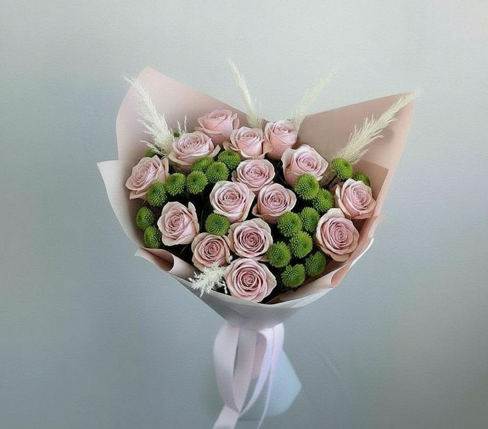 Букет цветов из: Розы и Хризантемы в Вершину Тёи