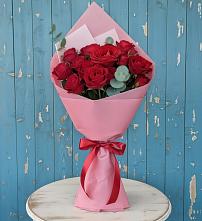Букет цветов из:  Розы в Вершину Тёи