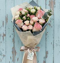 Букет цветов из:  Розы #REPLACE_PRED# Вершину Тёи