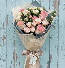 Букет цветов из:  Розы в Вершину Тёи