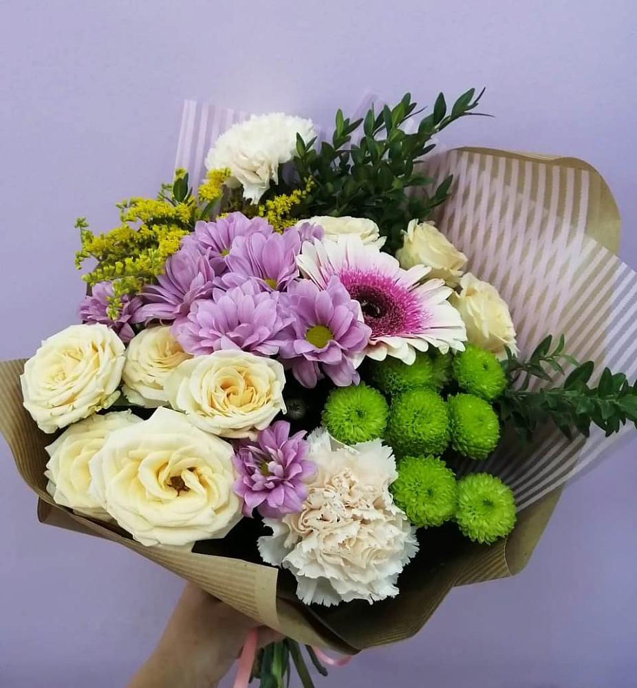 Букет цветов из: Хризантемы, Розы, Гвоздики и Герберы в Вершину Тёи