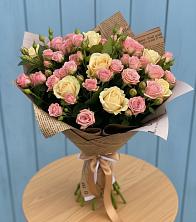 Букет цветов из:  Розы в Вершину Тёи