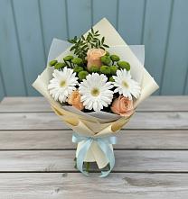 Букет цветов из:  Герберы, Розы и Хризантемы в Вершину Тёи