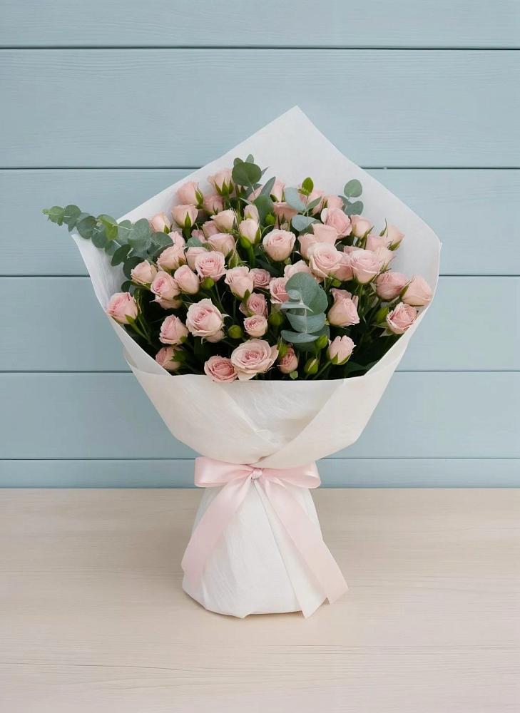 Букет цветов из: Розы в Вершину Тёи