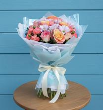 Букет цветов из:  Хризантемы и Розы в Вершину Тёи