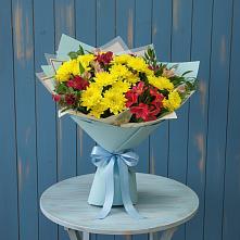 Букет цветов из:  Альстромерии и Хризантемы в Вершину Тёи