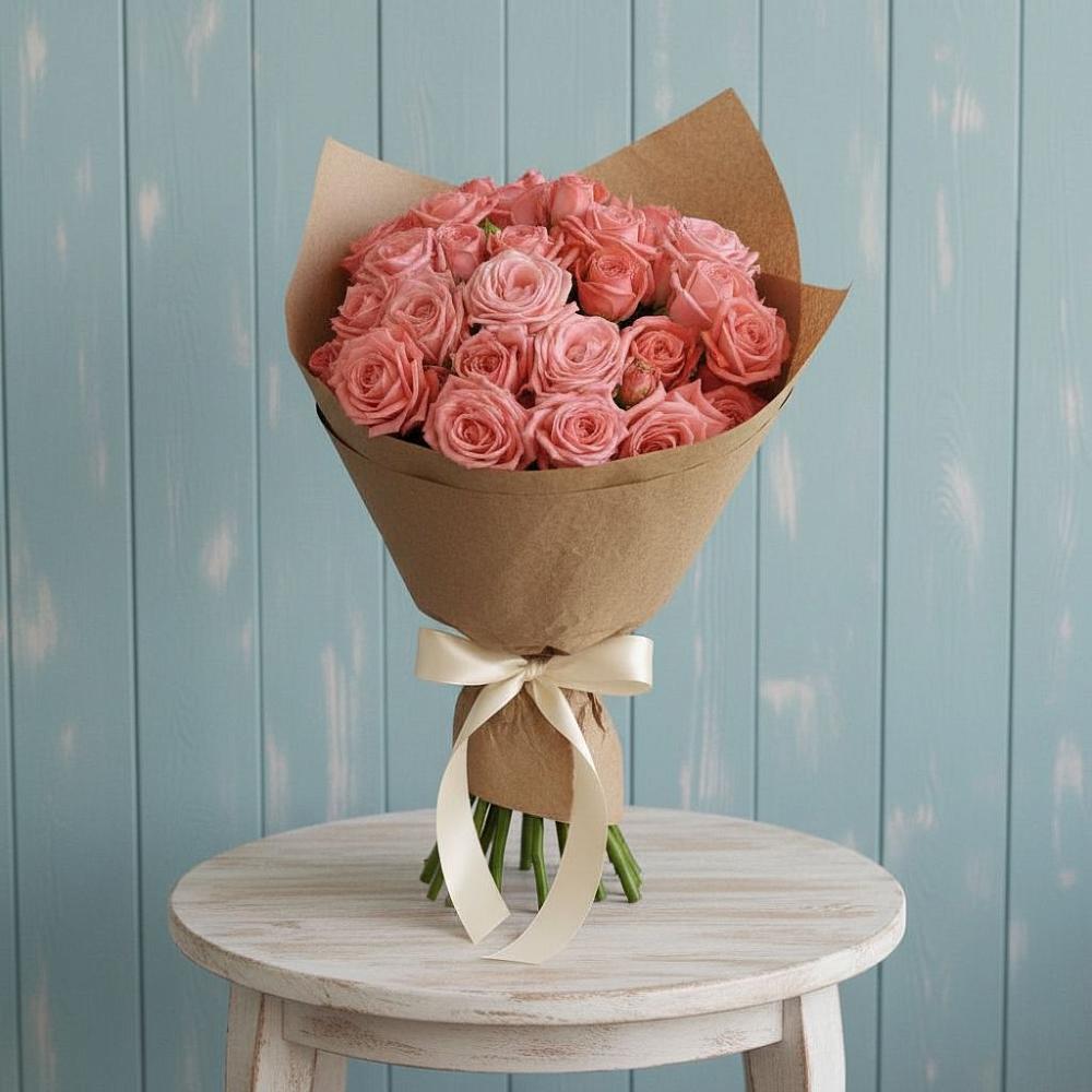 Букет цветов из: Розы в Вершину Тёи