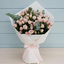 Букет цветов из:  Розы в Вершину Тёи