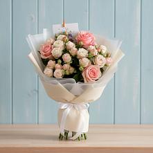 Букет цветов из:  Розы в Вершину Тёи