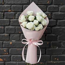 Букет цветов из:  Розы #REPLACE_PRED# Вершину Тёи