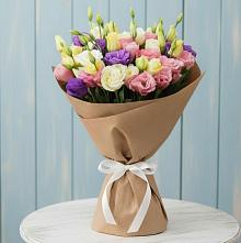 Букет цветов из:  Лизиантусы в Вершину Тёи
