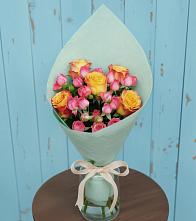 Букет цветов из:  Розы в Вершину Тёи