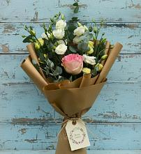 Букет цветов из:  Розы и Лизиантусы #REPLACE_PRED# Вершину Тёи