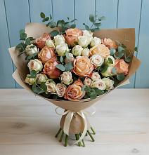Букет цветов из:  Альстромерии и Розы в Вершину Тёи