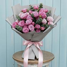 Букет цветов из:  Розы в Вершину Тёи